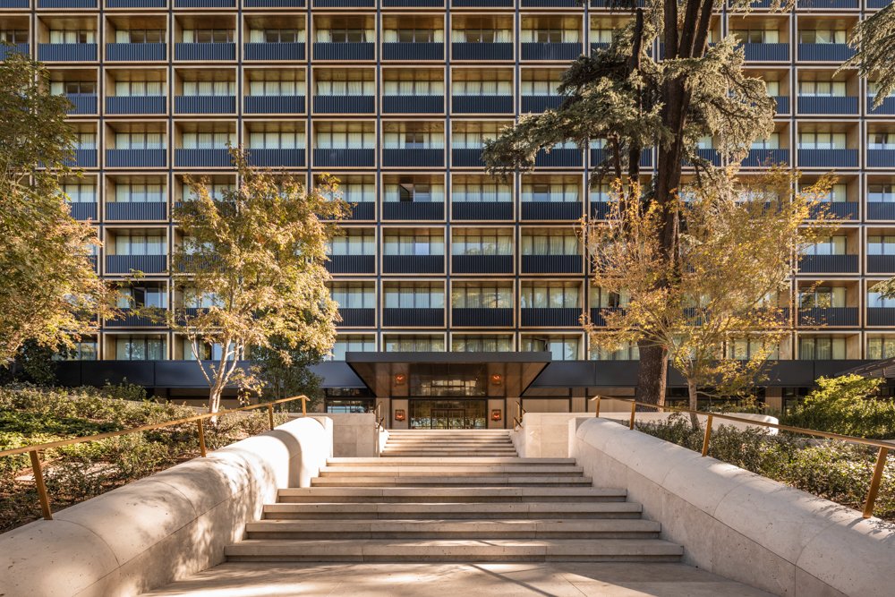 jabraja's tweet photo. El año pasado tuve la suerte de poder fotografiar la obra de rehabilitación que se ha llevado a cabo en uno de los hoteles más emblemáticos de Madrid, el Hotel Villa Magna. La obra es del Grupo Liñagar.

https://t.co/Jb239JXdgD https://t.co/EKJKhc4dIU