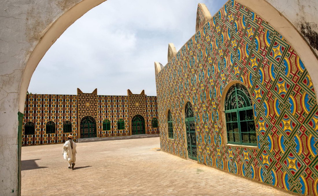 emuarchitecture's tweet image. On today's episode in search of local architecture, we came across this iconic beautiful architecture from Nigeria. 
The building is Emir's Palace, in the city of Dutse, Jigawa State, Nigeria. 
#architecture #localarchitecture #heritage #historic #dutse #jigawa #emuarchitecture