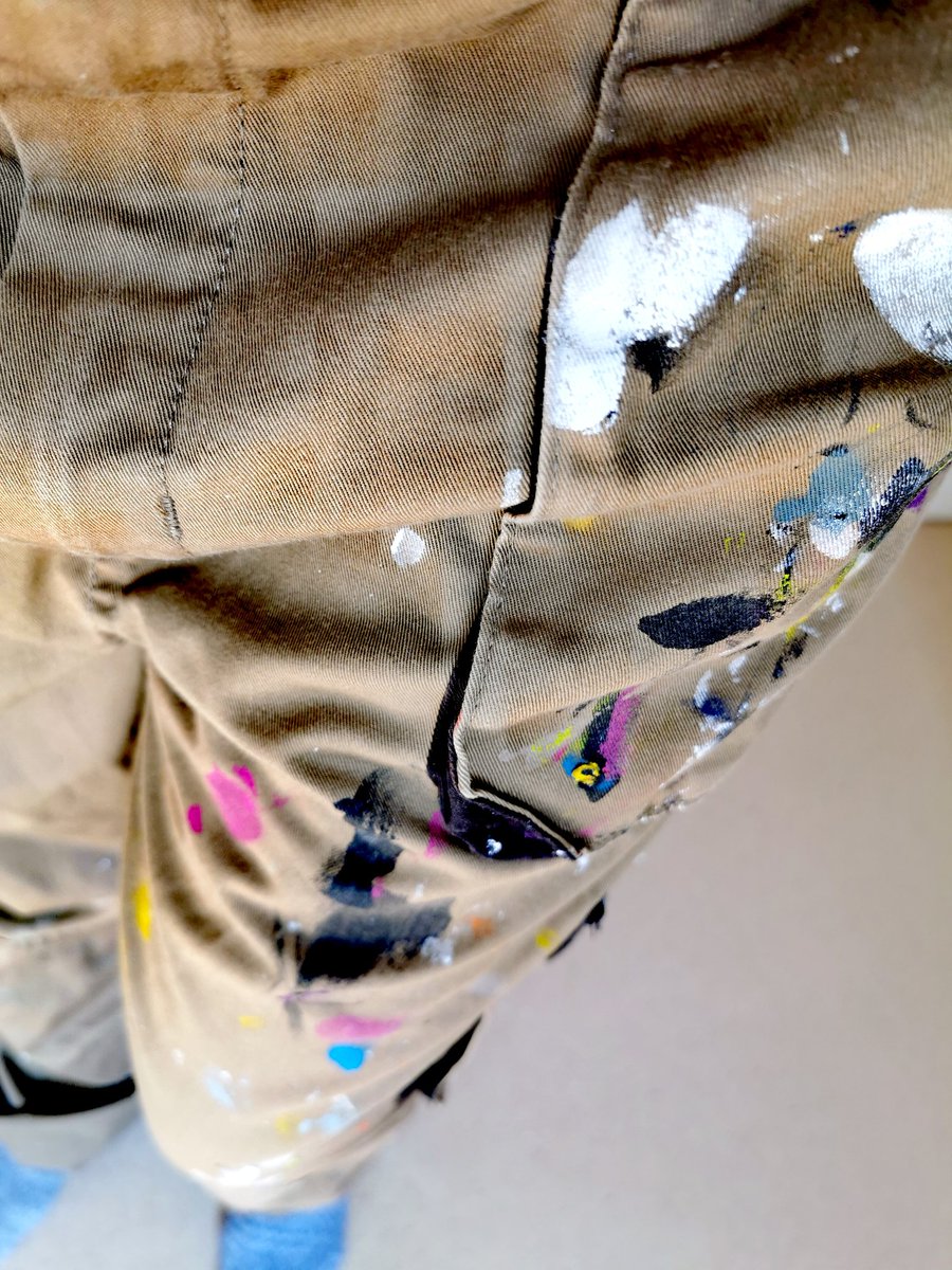 ameliaalice1111's tweet photo. Overalls on 💜 Back in the studio today after months of writing. Excited. The smell of oil paint never wanes 💜 #Hiddenvoices #overallstellastory #Artists #writers #5amwritersclub #artistsupportpledge #usingmyvoice https://t.co/qFsw0mRZaf