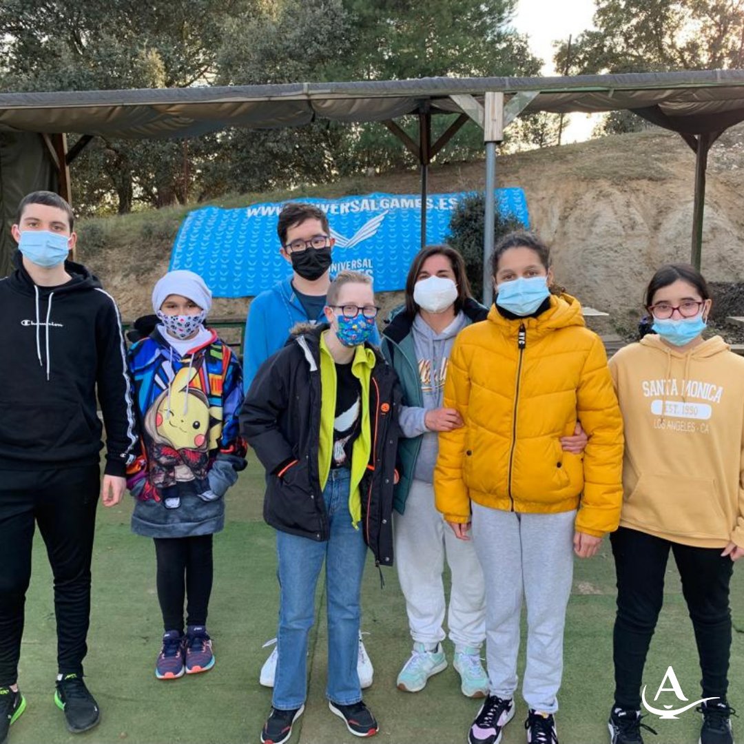 FundAladina's tweet photo. 🧡  Nuestros aladinos participaron junto a sus familias en la batalla de pistolas láser más divertida. Mientras Ánder se escondía, Alba trataba de dar en el blanco ¡pero nada puede contra la astucia de Silvia!

¡Muchas gracias amigos de #UniversalGames por una tarde tan especial! https://t.co/GxbPpY4dWe