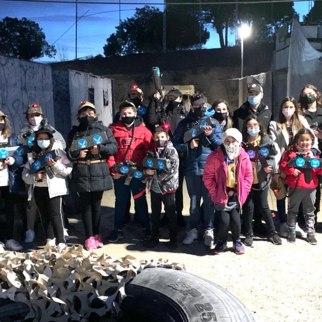 FundAladina's tweet photo. 🧡  Nuestros aladinos participaron junto a sus familias en la batalla de pistolas láser más divertida. Mientras Ánder se escondía, Alba trataba de dar en el blanco ¡pero nada puede contra la astucia de Silvia!

¡Muchas gracias amigos de #UniversalGames por una tarde tan especial! https://t.co/GxbPpY4dWe
