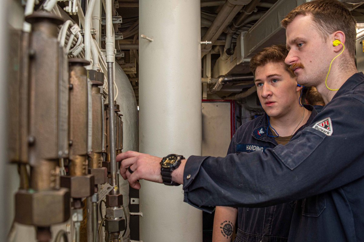 USSHARRYSTRUMAN's tweet photo. Truman is a big family, but CSG-8 is a bigger family👪 ! Check out our lil brother #USSJasonDunham currently deployed with us in the U.S. 6th Fleet area of operations in support of U.S., allied and partner interest in Europe and Africa.  @USNavyEurope #GiveEmHell https://t.co/7nBIzJ7LF4