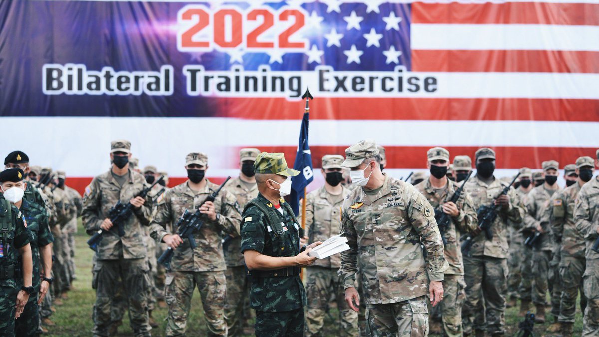 SMART_RTA's tweet image. “มิตรภาพ-เสถียรภาพ-ความยั่งยืน”
Friendships-Stability-Sustainability 
🇹🇭ทบ.ไทย-ทบ.สหรัฐฯ🇺🇸 ปิดการฝึกผสม หนุมานการ์เดียน 2022 🤝

facebook.com/32814685786942…

#HG22
#ClosingCeremony
#RTA
#USARPAC
#SMARTsoldiersStrongArmy