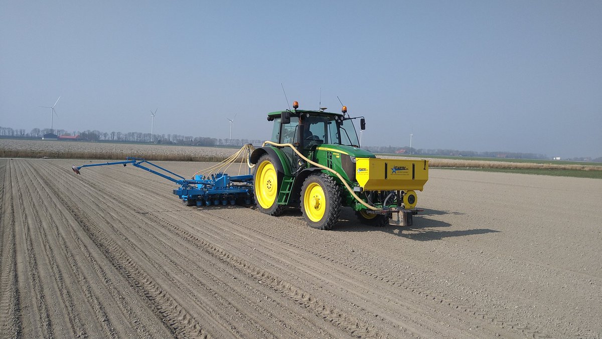 Vandaag een start gemaakt met een voor ons nieuw gewas. #mooi🧅tje