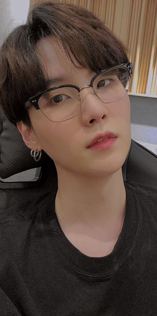 TashaMo97's tweet image. Mr Min 🖤🖤                               #SASD
#SArmyselcaday #SARMYSELCADAY 
#SArmy #YOONGI                                        🇿🇦🇿🇦🇿🇦 @BTS_twt @bts_bighit