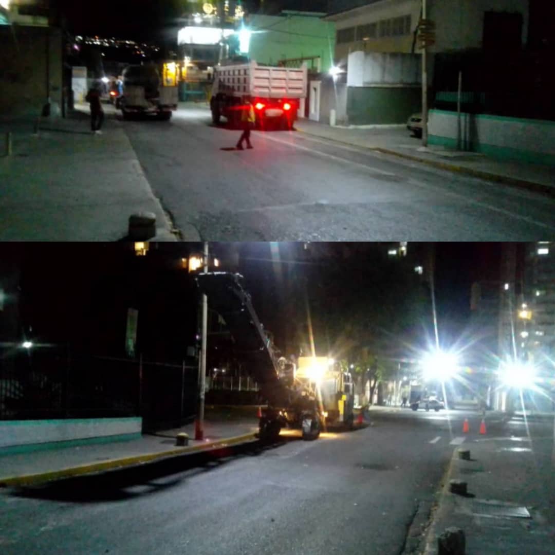 ComisionPerman3's tweet photo. *Cumpliendo con lo prometido, en la noche del día de ayer miércoles 23/03  y de la mano de la alcaldía del Municipio Sucre, se comenzó la repavimentancion en la avenida las Palmas de Boleíta Sur*

*Seguimos trabajando con la comunidad para la comunidad* https://t.co/lX8NeywhpC