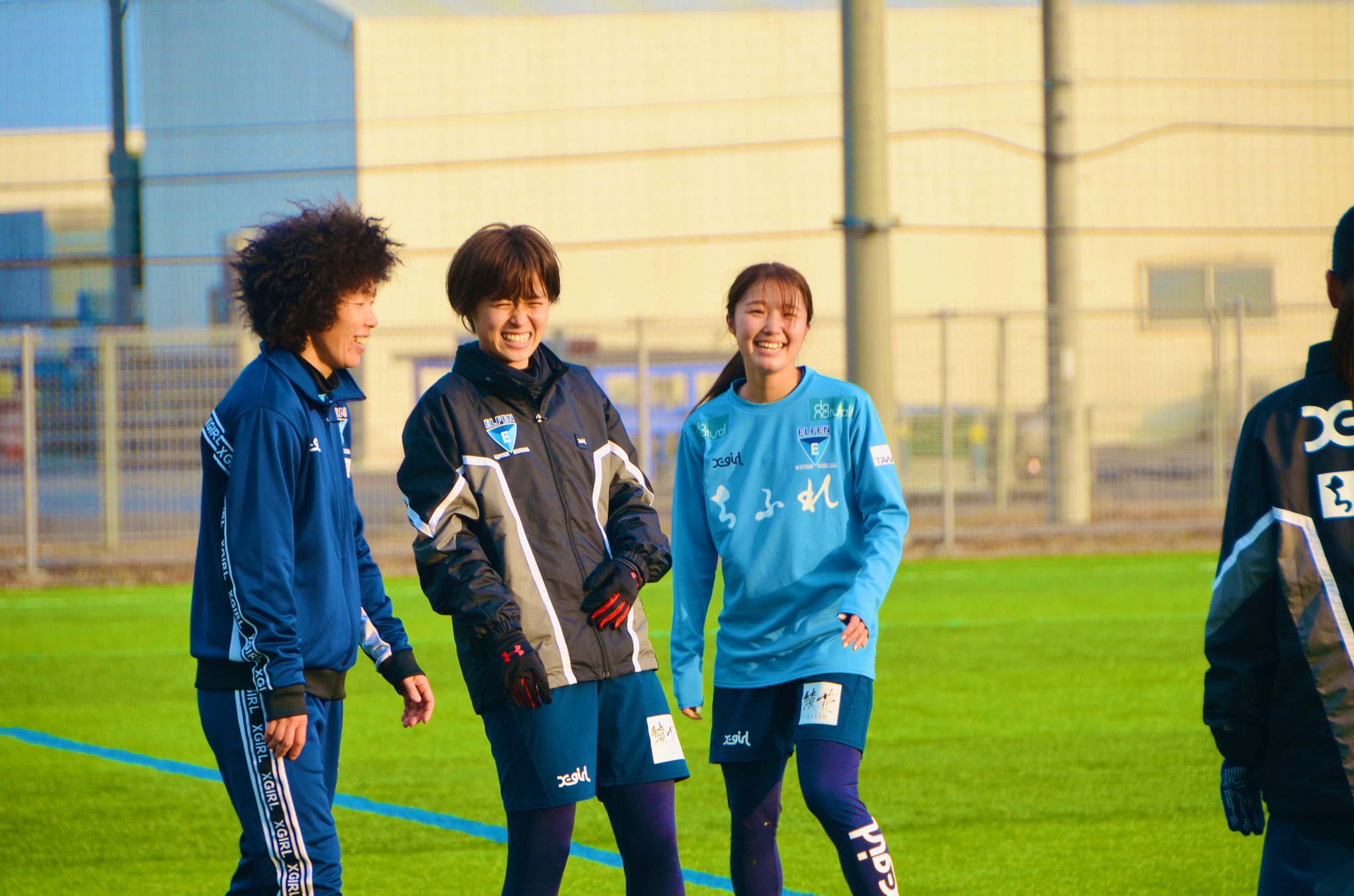 ちふれASエルフェン埼玉　吉田莉胡　サイン入り黒Tシャツ 2021-22 HATTRICK（ハットトリック）-選手の想いをファンへ届ける公式