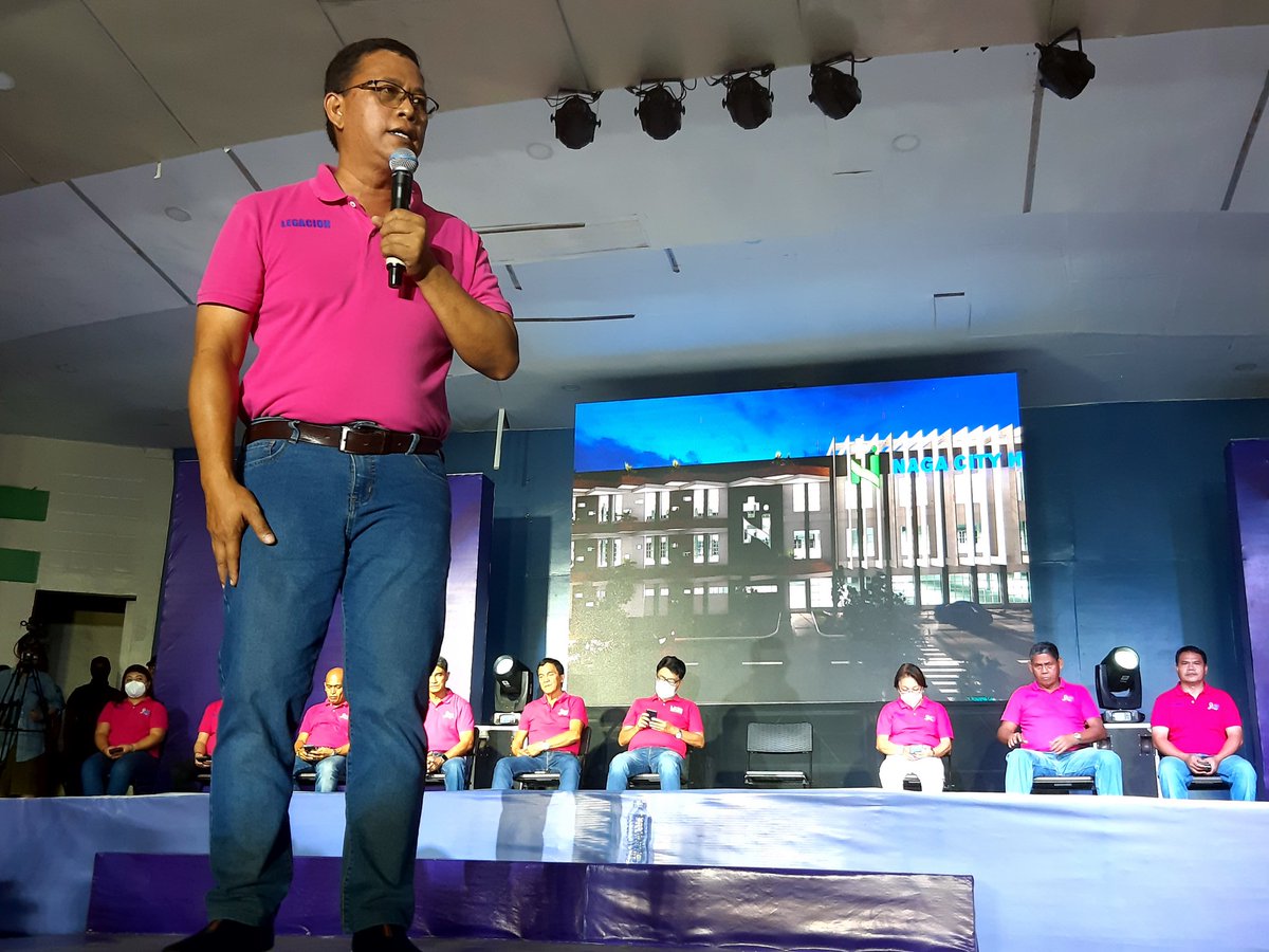 PinkJourna's tweet photo. HAPPENING NOW: Nelson Legacion and his vice mayor, Nene de Asis, speak out to the crowd. Mutually, their platforms surround people involvement and infrastructure. https://t.co/5cUaQsUyaE