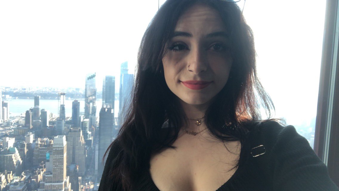 uwupixiee's tweet image. filming my everyday #makeup routine/ #grwm today!! deciding if i should take you guys with me and make it a #vlog of what i do in a day🤨 #makeupartist #YouTuber #film #Product #tutorial #makeuptutorial #hairtutorial #OOTD #grwm