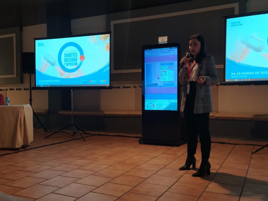 Nuestra R5, la Dra. Fuentes, nos presenta un caso de penfigoide ampolloso inducido por vidagliptina en el Concurso de Casos Clínicos #MIR
#16DM_SEMI #LeliLaInternista
<a href="/Diabetes_SEMI/">GT-SEMI Diabetes, Obesidad y Nutrición #17DM_SEMI</a> <a href="/Sociedad_SEMI/">Sociedad Española de Medicina Interna</a> <a href="/joscarlor2/">Jose Carlos Arevalo</a> <a href="/CarreteroJuani/">Juani Carretero Gomez</a> <a href="/geminway21/">Gema García García</a>
