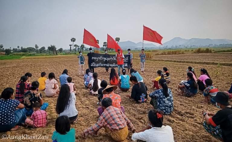 KYITHAR95368969's tweet photo. The main strike of #Letpadaungtaung area, #Tabayin Strike Committee, #Salingyi Twp, staged a joint protest to overthrow the #MilitaryDictatorship on March 24.

#ICRC_HelpYouthActivists  
#2022Mar24Coup  
#WhatsHappeningInMyanmar https://t.co/kHUlkTB3K7