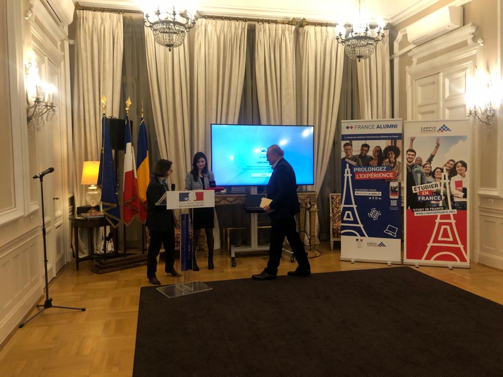 Cité internationale universitaire de Paris (@ciup_fr) on Twitter photo 🇷🇴 A l’occasion du lancement du réseau #CitéAlumniRoumanie à la résidence <a href="/FranceRomania/">FranceenRoumanie 🇫🇷🇪🇺</a> à #Bucarest, @LaurenceMarion_ a remis la médaille🏅 d’honneur de la <a href="/ciup_fr/">Cité internationale universitaire de Paris</a> au grand poète roumain #DinuFlamand, alumnus de la Maison 🇵🇹 & Fondation Deutsch de la Meurthe. 🇷🇴 A l’occasion du lancement du réseau #CitéAlumniRoumanie à la résidence <a href="/FranceRomania/">FranceenRoumanie 🇫🇷🇪🇺</a> à #Bucarest, @LaurenceMarion_ a remis la médaille🏅 d’honneur de la <a href="/ciup_fr/">Cité internationale universitaire de Paris</a> au grand poète roumain #DinuFlamand, alumnus de la Maison 🇵🇹 & Fondation Deutsch de la Meurthe.