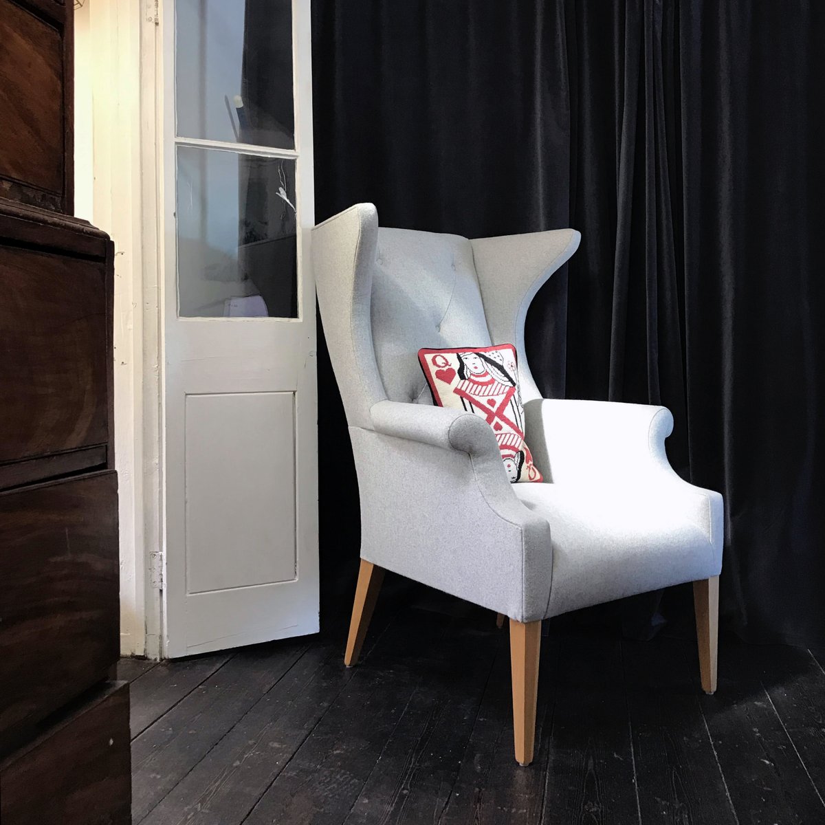 RumeInteriors's tweet photo. Catching glimpses of one’s Self. Elegant lines of the Self Chair caught in the light.

https://t.co/E5jfsw514W

#rumeinterior #wingchair #madetoorder #englishfurniture #madeinengland #kvadrattextiles https://t.co/gB7cksMwew
