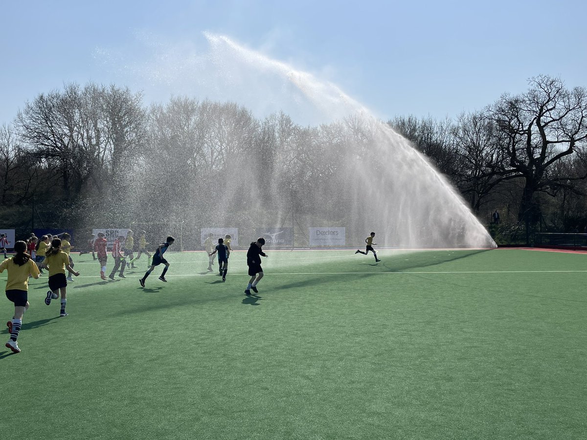 CommunitySHC's tweet photo. Another beautiful day to finish our off @SurbitonHC Cup &amp; Trophy tournament week ☀️

Well done to today’s Year 5/6 teams who played some incredible hockey this morning 👏

Finally, a big thank you to all the coaches, teachers &amp; parents for their support this week! https://t.co/eSjwZqx31r