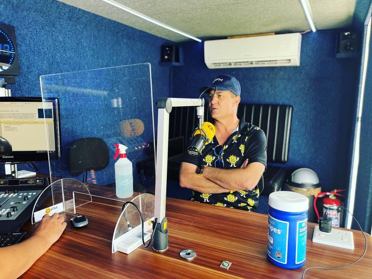 OFMNuus's tweet photo. Klerksdorp! Have you had your photo taken at Battery Centre today to enter the #OFMFanWall competition and stand a chance to win the R1000 spot prize? At Lunch is broadcasting live until 15:00, so get there soon. Full details here: https://t.co/5Otwc7ECdc https://t.co/fyG5UFzbL2