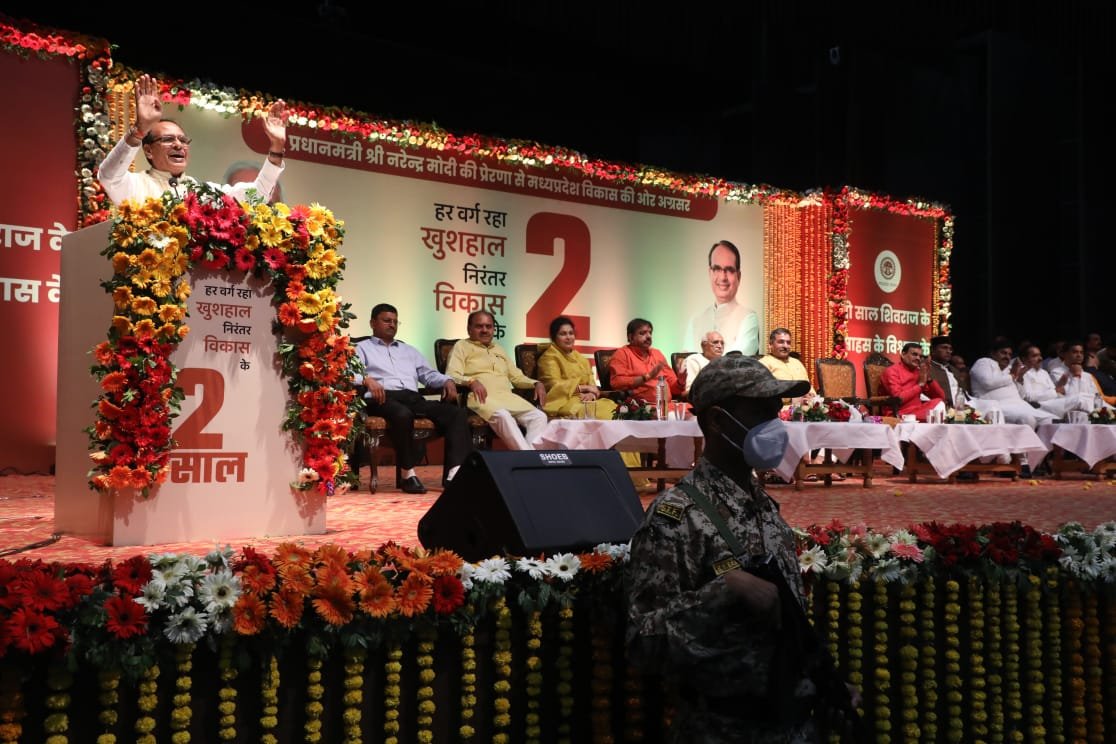 मैं प्रदेश के बेटे-बेटियों को आश्वस्त करता हूँ कि लगभग एक लाख सरकारी भर्तियाँ और निकाली जाएंगी। अब जो पुलिस की 6,000 भर्ती निकलेंगी, उसमें हमने तय कर दिया है कि 50% नंबर लिखित परीक्षा और 50% नंबर फिजिकल टेस्ट के होंगे: CM
