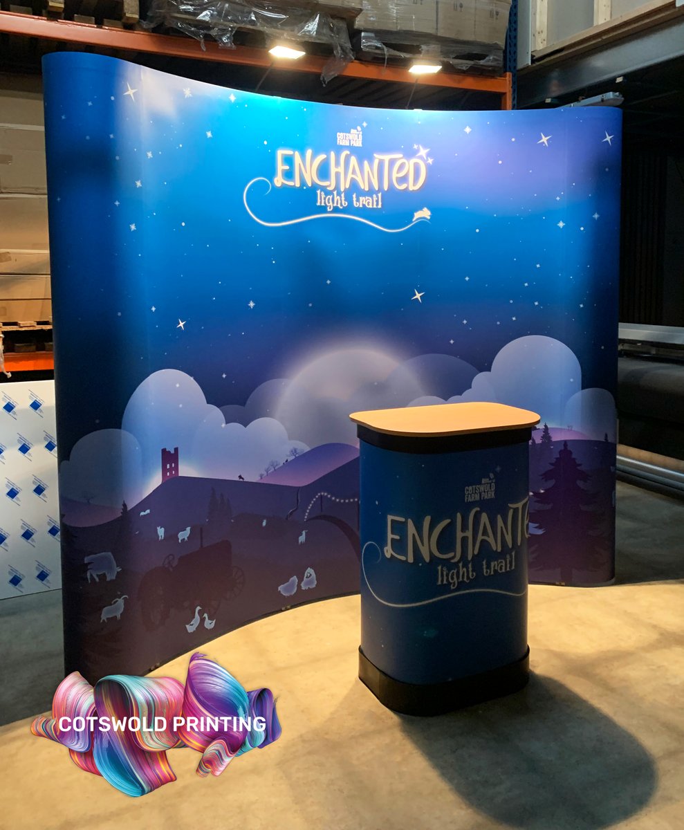 Cotswold_Print's tweet photo. Have you seen our pop up displays?! ✨

Last year we had the privilege of supplying and printing the popup stand for @Cotswoldfarmpark Enchanted Light Trail. 🏮

#wideformatprinting #signage #stand #exhibitionstand #whiteink #marketing #exhibitons #events https://t.co/WmfrQ1qZK1