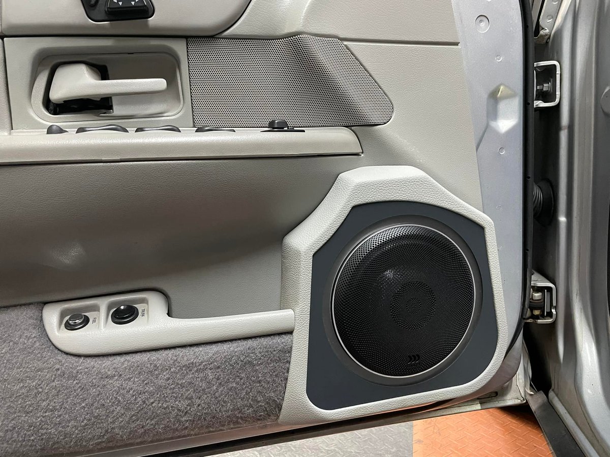 MorelHiFi's tweet photo. Fantastic quality build by #soundworksmd, Maryland, US in this #CrownVictoria fitted Elate Carbon Pro 3-way, four MPS Limited amplifiers, and TWO 10" ULTIMO SC subwoofers. More> https://t.co/bbKxcUC250
#morelhifi #morelcaraudio #moreluniverse #caraudiofab #highend https://t.co/xc27OJ1upq