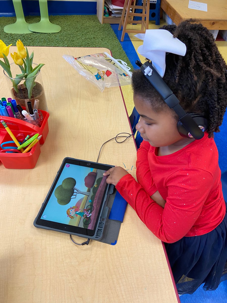 K_Boykins's tweet photo. @julia_jlee Kindergarten Ss reviewing their alphabet letters by playing the ABC ride app #trinitylearns https://t.co/ygJZPxP7Si