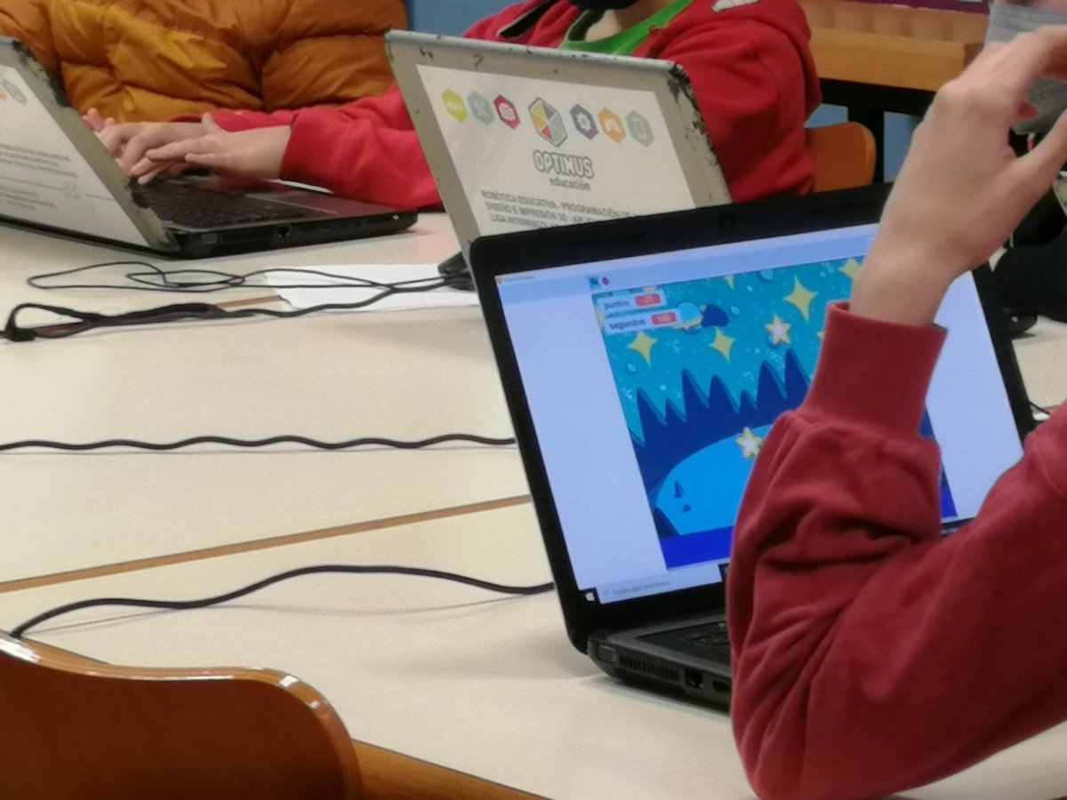 biblioalmensi's tweet photo. Ayer tuvimos el Taller de #Programación 💻 en el #EspacioCreativo Joven de la #Biblioteca de #Almensilla en el que l@s chic@s participantes consiguieron diseñar su propio #videojuego 🎮 (e incluso jugar).

El próximo miércoles será el turno del Taller de #Robótica 🤖.

#Juventud https://t.co/XTuIStTs8j