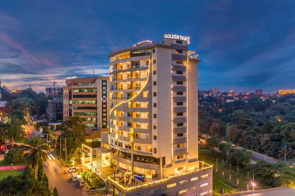 LKauthara's tweet photo. Its undeniable that Uganda has some of the most beautiful hotels. In the pics is Golden Tulip Canaan Kampala just found in the heart of Kampala the capital of 🇺🇬. Uganda has the best services when it comes to the hospitality industry.
#ExploreUganda #LetsBuildUG #UgMoving4wd https://t.co/BO2W9mEB5Y