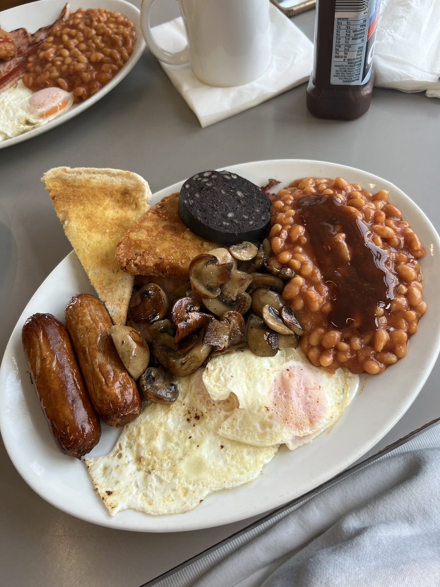 MissLJJ's tweet image. Working a late one today for #CallRob so making the most of a sunny morning with my little sis…

Is there a guiltier pleasure than a full English?! @TheBusyTeapot