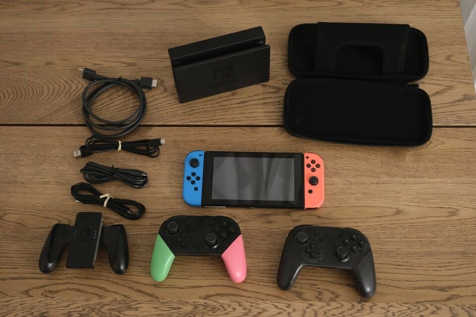 Niki Tonsky on Twitter "Nintendo Switch + 2 Pro Controllers. Had some