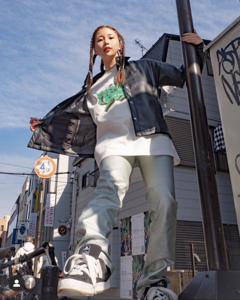 Simple_omo's tweet photo. いつのまに私の好きなブランドとコラボしてたの！！！！！

#ahn_yuna 
#アンユナ https://t.co/wVKlDCclLC