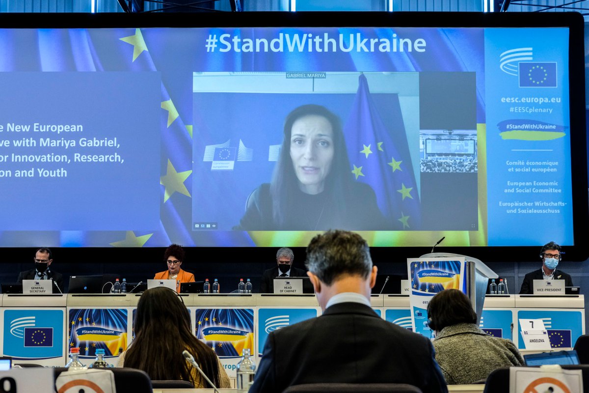 🆕 #NewEuropeanBauhaus: a call to work together to improve living conditions in Europe 🇪🇺 <a href="/GabrielMariya/">Mariya Gabriel</a> <a href="/EESC_President/">Séamus Boland</a> <a href="/EESC_TEN/">EESC Energy, Transport & Digital  🇪🇺</a> #EESCnews #EUGreenDeal #EURenovationWave

👉 Click here and read our press release: europa.eu/!B97d4f