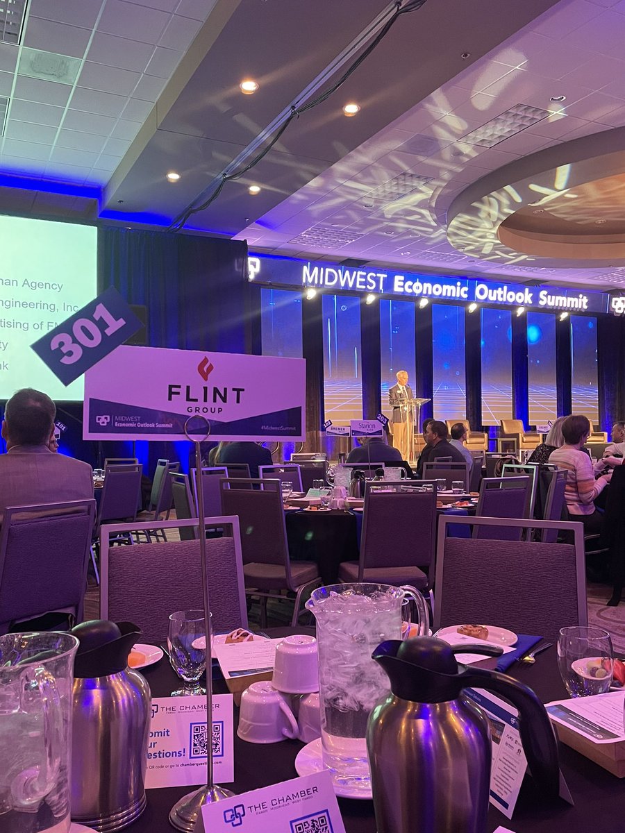 Maddie_May7's tweet image. Up early this morning to celebrate our region’s economic strengths, while learning ways we can build out better communities. Thanks @FMWFChamber for connecting 24 regional Chambers for this broad view. #MidwestSummit #AllInFlint