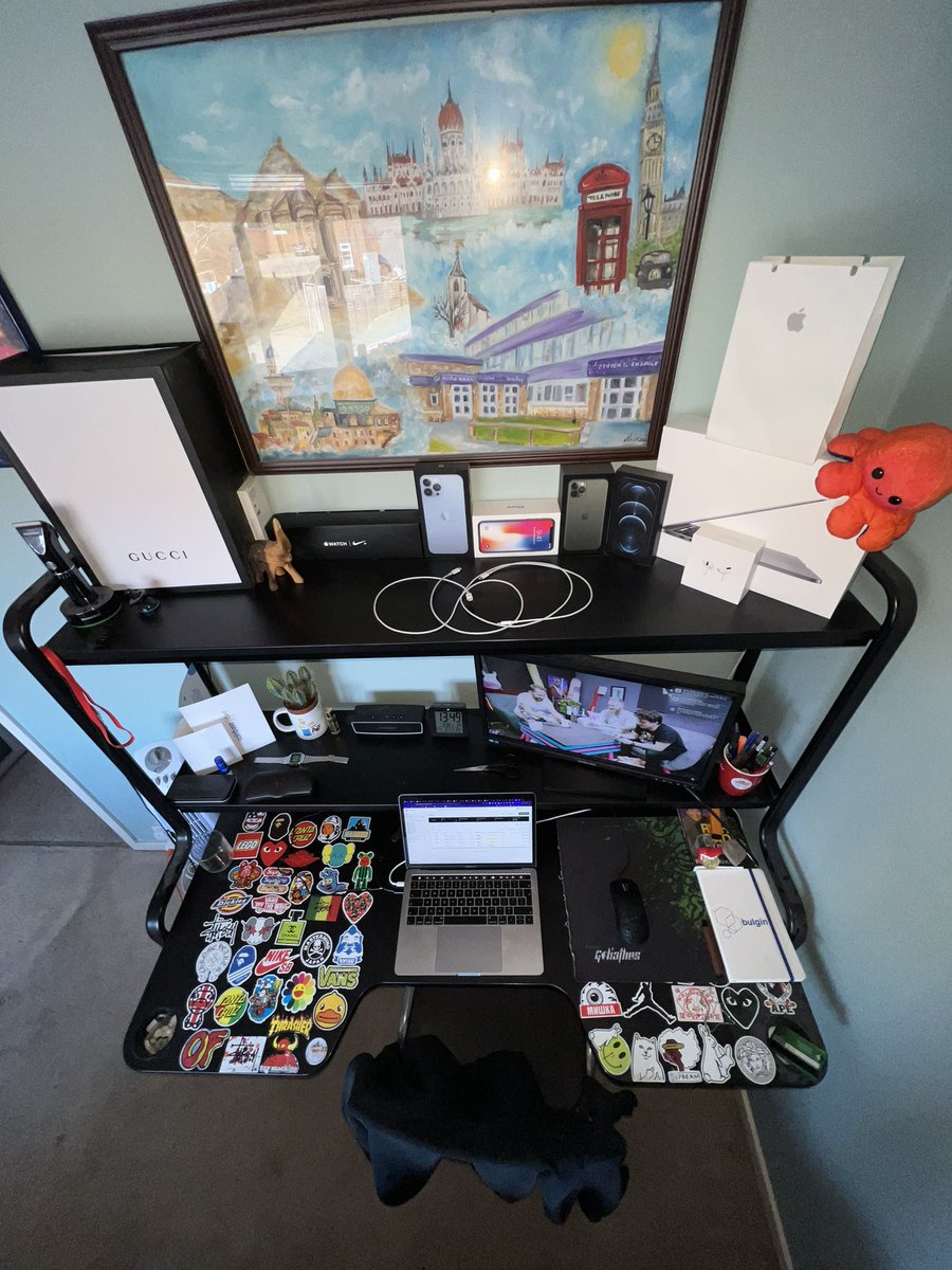 0fficialabu's tweet photo. Where the work gets done ☑️ 

#entrepenour #garryvee https://t.co/fqwNeYeGMv