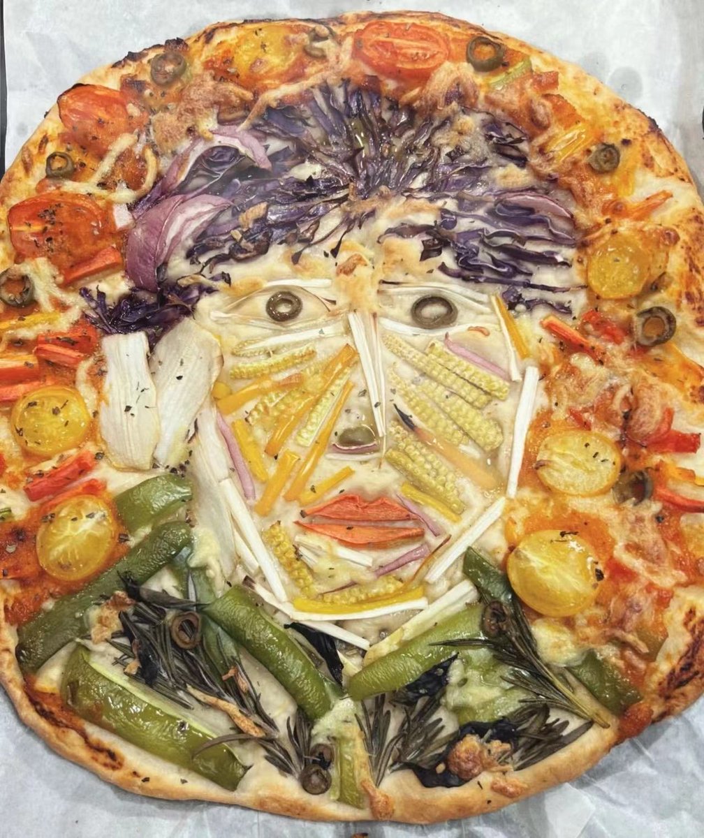 fattcute's tweet photo. #pizza #creative🍕🍕 🍕🍕 🍕🍕 🍕🍕 🍕🍕 🍕🍕
guess who is this! Guess correctly and there is a reward! Haha
Pizza Crust with Vegetables and Fruits
okii✌️ https://t.co/fF4k5dd1Yb