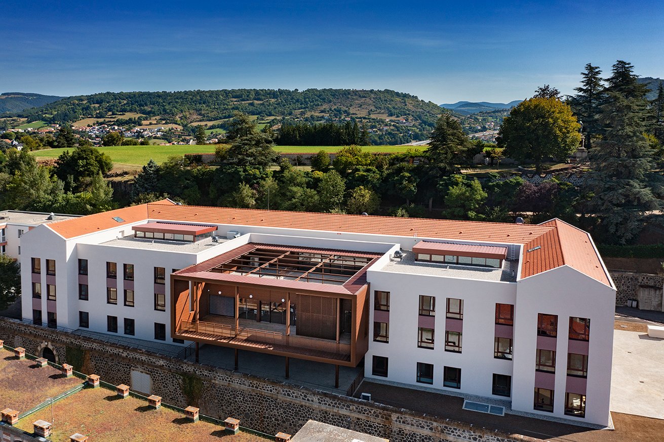 Ehpad Marie Pia Le Puy En Velay Bouygues Bâtiment SE on Twitter: "[#JeudiPhoto] Nos équipes ont livré l'été  dernier l'EHPAD Marie Pia au Puy-en-Velay (43), au sein du Centre  Hospitalier Sainte-Marie. Le 1er EHPAD psychiatrique de France accueille des