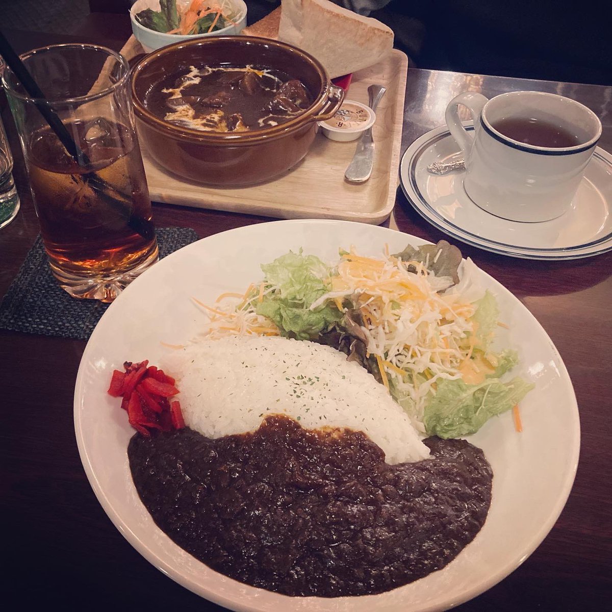 みーーーてーーーーー!!やっぱり喫茶店はいいぜ!
でもここは若者の溜まり場 