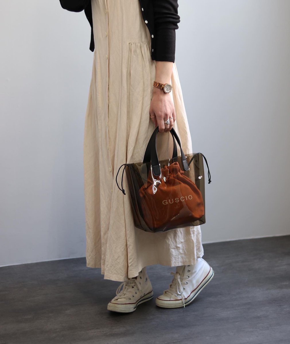 eri_happylife7's tweet photo. #今日のコーデ
#dress
#ronherman
#cardigan
#gap
#shoes
#converse
#bag
#guscio
@guscio_italy
#ガクブル
#二の腕あかん
#ワンピの可愛さがうまく伝わる写真がない笑 https://t.co/Q7M7psbIAe