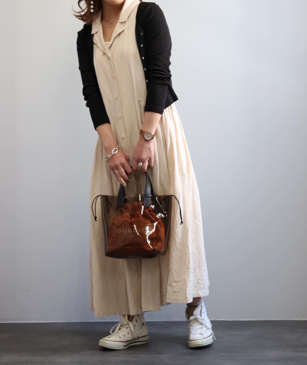 eri_happylife7's tweet photo. #今日のコーデ
#dress
#ronherman
#cardigan
#gap
#shoes
#converse
#bag
#guscio
@guscio_italy
#ガクブル
#二の腕あかん
#ワンピの可愛さがうまく伝わる写真がない笑 https://t.co/Q7M7psbIAe