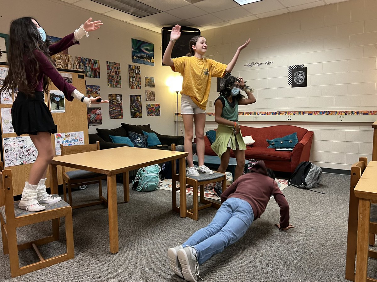 mrsjhowland's tweet image. What an absolute blast our StuCo members had yesterday in our air guitar/lip sync battle! #BuildTheTeam #SalemProud @SalemMSWake