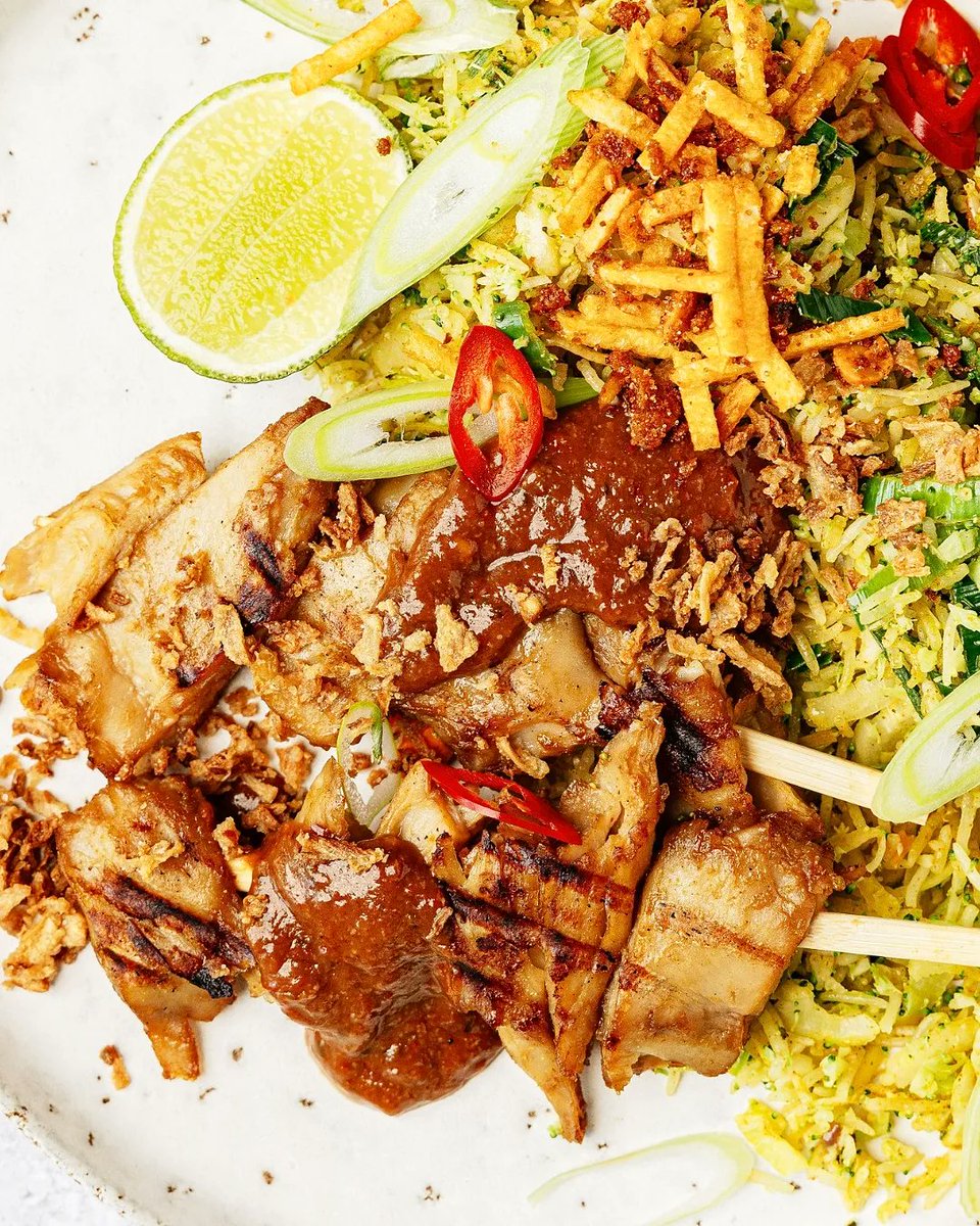 VegaSlager's tweet photo. Kipsatéekaway 😍 Lecker nieuws voor de Rotterdammers onder ons: alle gerechten op de menukaart van De Vleesch Lobby kun je thuis laten bezorgen via @UberEats! #devleeschlobby
https://t.co/bkrzN0KviC https://t.co/faKsuCpTxq