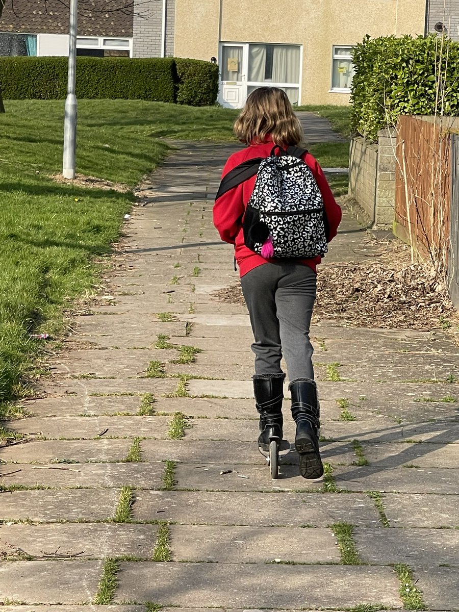 Lily -Ann riding her scooter to school this morning.  #BigWalkandWheel  #Ydewisant <a href="/YDewiSant/">Ysgol Dewi Sant</a>