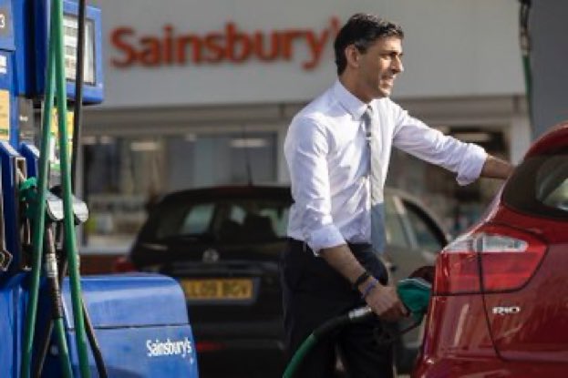 Kevin_Maguire's tweet image. Shallow stunt by a plastic man reeking of insincerity.

Wasn’t even the Chancellor’s car.

Treasury now admitting it belongs to a Sainsbury’s employee.

Sometimes a picture does paint 1,000 grim words.