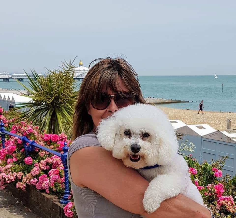DemelzaCharity's tweet image. Meet Bella! 🐶 😍 she is a #PATDog (Pets As Therapy) from Eastbourne who supports Demelza families by visiting children at home.

Bella’s owners, Barry and Petra, are proud supporters of Demelza and make it possible for us to provide unique experiences like this. Thank you! 🐕