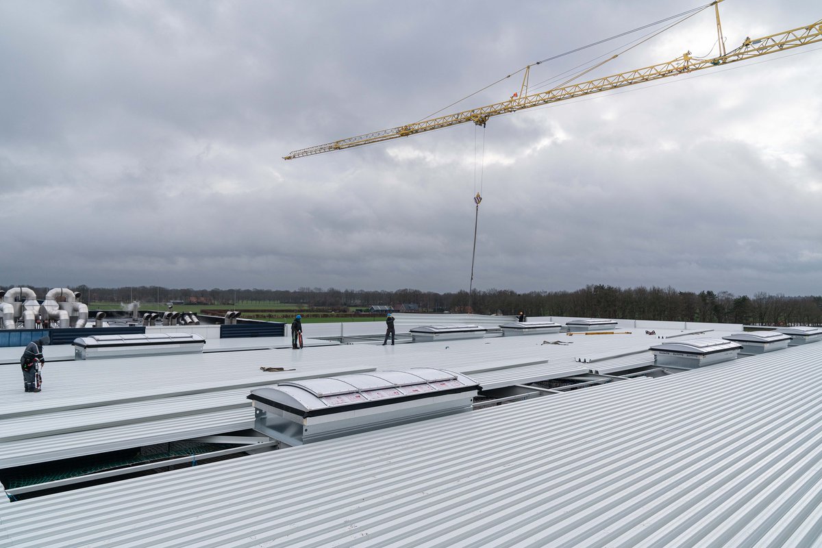Hak4tDaglicht's tweet photo. MAAK KENNIS MET DE HAK4T HI PREFAB (VER)LICHTSTRAAT, DE EERSTE PREFAB LICHTSTRAAT IN DE MARKT!
Een prefab lichtstraat waarin kunstlicht, daglicht, zonwering, duurzame energie en ventilatie in één keer integraal worden toegepast. https://t.co/pGm21QHUvj
@BouwTotaal https://t.co/WdXuyvdntC