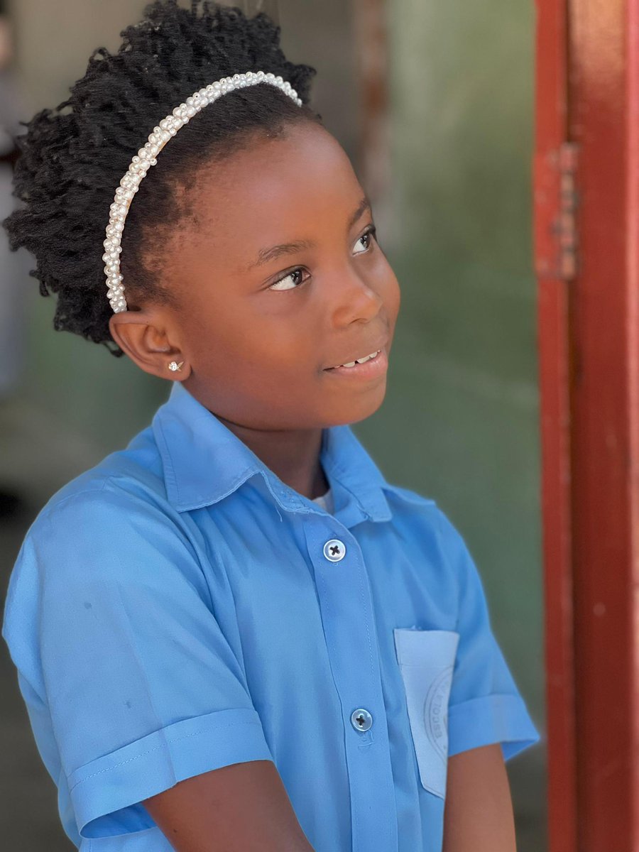 worldheartfed's tweet photo. Victoria is 8 years old and goes to Triunfo Primary School in Maputo, #Mozambique 🇲🇿. This is her with Edna Lichucha, a physician from @instituto_ins. More than 500 children have already been screened 👉 https://t.co/UaLKhTBsur #EndRHD #ColoursToSaveHearts🖍️ https://t.co/yGWYLnJqBn