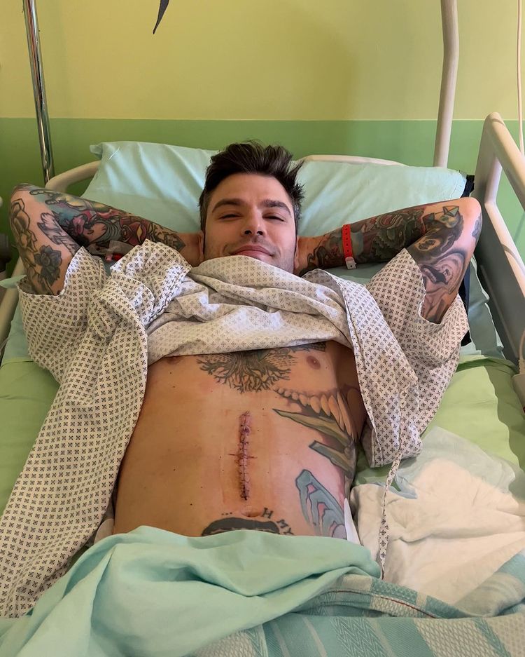 OK Salute e Benessere (@oklasalute) on Twitter photo Fedez torna a parlare della malattia: «Ho un tumore neuroendocrino del pancreas».
Ma quali sono i sintomi e le possibili terapie?
Leggi il nostro approfondimento con le interviste all'équipe dell'<a href="/SanRaffaeleMI/">Ospedale San Raffaele</a>
➡️bit.ly/3LeoVuy
#Fedez #Tumoreendocrino #tumore Fedez torna a parlare della malattia: «Ho un tumore neuroendocrino del pancreas».
Ma quali sono i sintomi e le possibili terapie?
Leggi il nostro approfondimento con le interviste all'équipe dell'<a href="/SanRaffaeleMI/">Ospedale San Raffaele</a>
➡️bit.ly/3LeoVuy
#Fedez #Tumoreendocrino #tumore