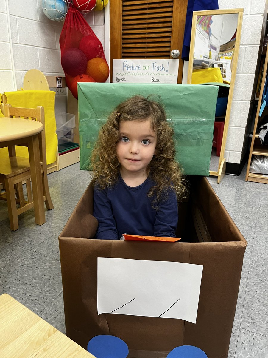 HeatherXavier7's tweet photo. Started the recycling study…we turned boxes into a recycling truck @KrisDeFazio @JenVanderburg @JamesburgPublic @LynnZinser_5 https://t.co/h7NxnCKPvo