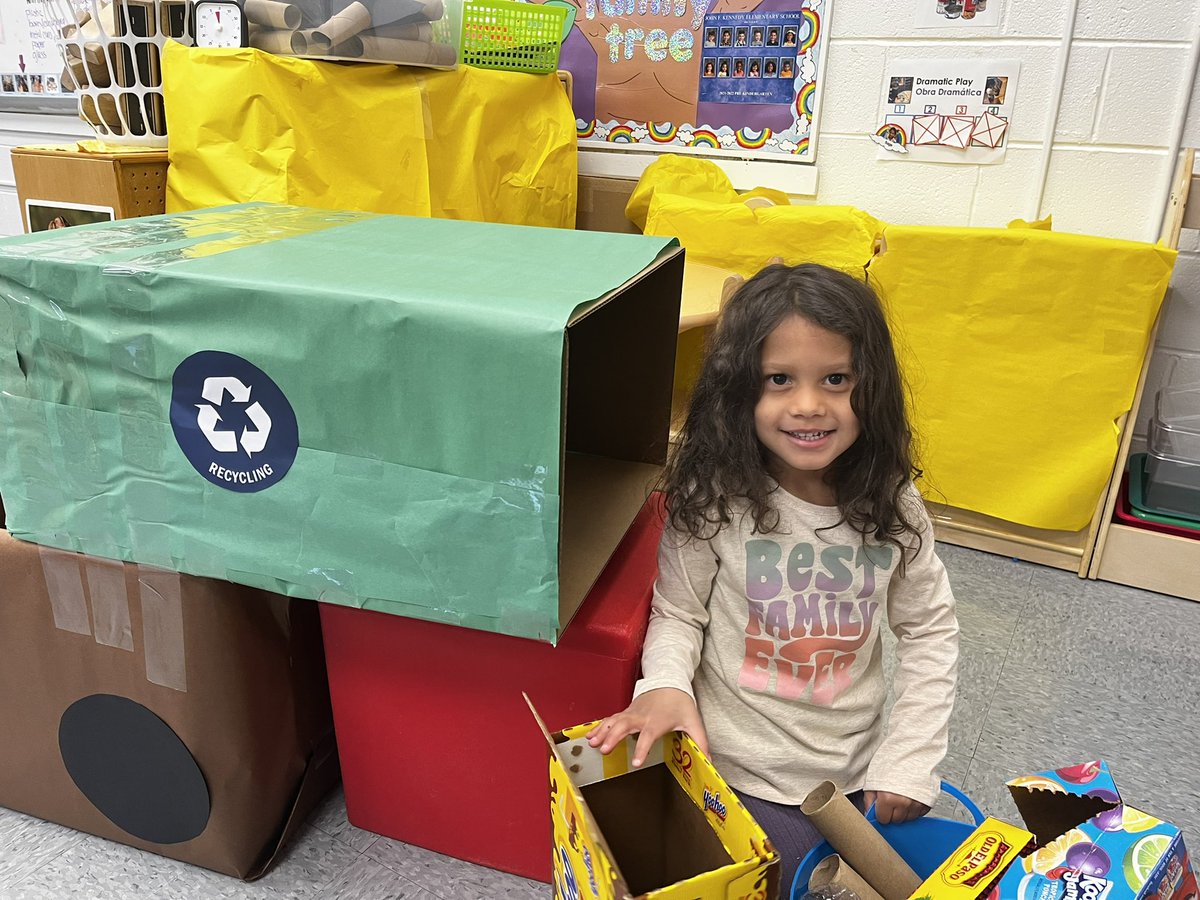 HeatherXavier7's tweet photo. Started the recycling study…we turned boxes into a recycling truck @KrisDeFazio @JenVanderburg @JamesburgPublic @LynnZinser_5 https://t.co/h7NxnCKPvo