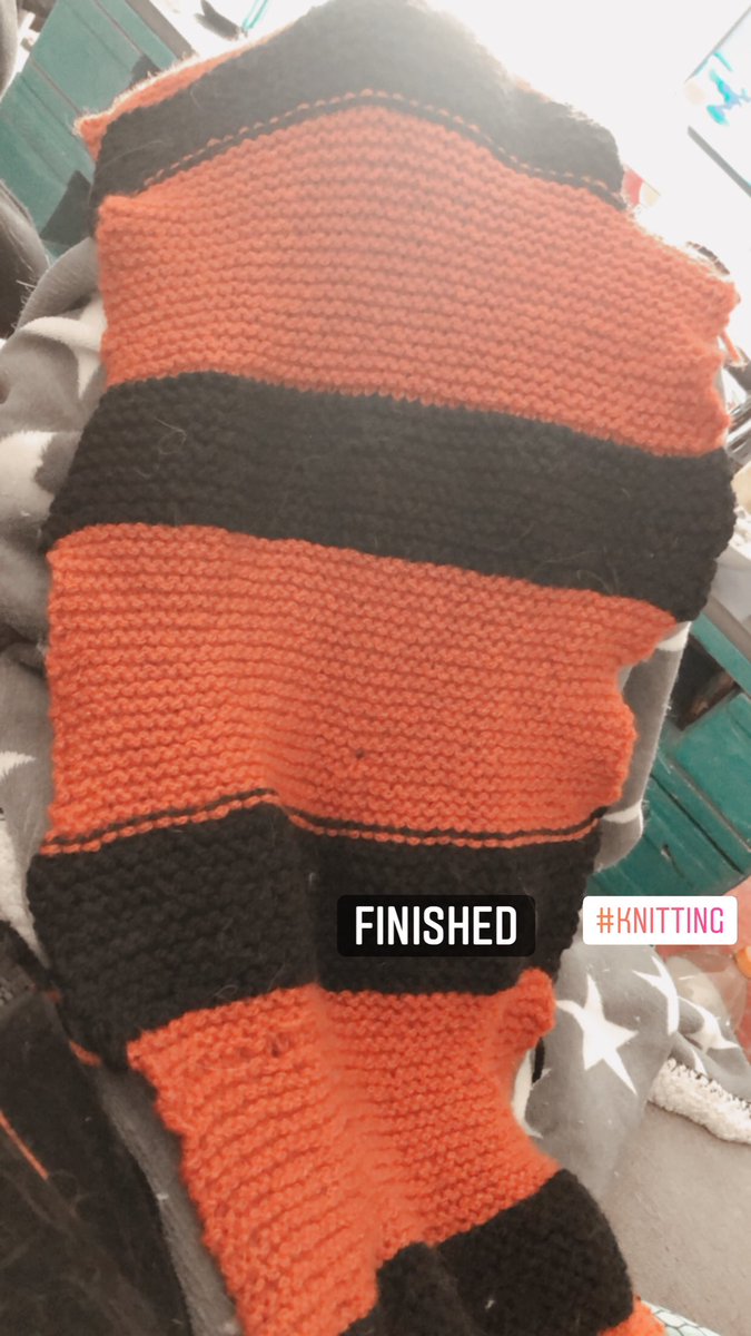 CatVanDark's tweet photo. #finishedknitting #firsttimeknitting #shawl #knitting #stricken https://t.co/tF9Kj1MHIU