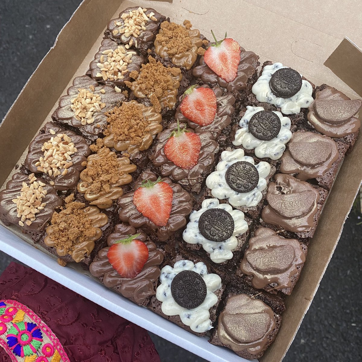 amina241_'s tweet photo. guysss follow my baking page @ajkdesserts on instagram. 
📍 Manchester based https://t.co/ShnLZzXDak
