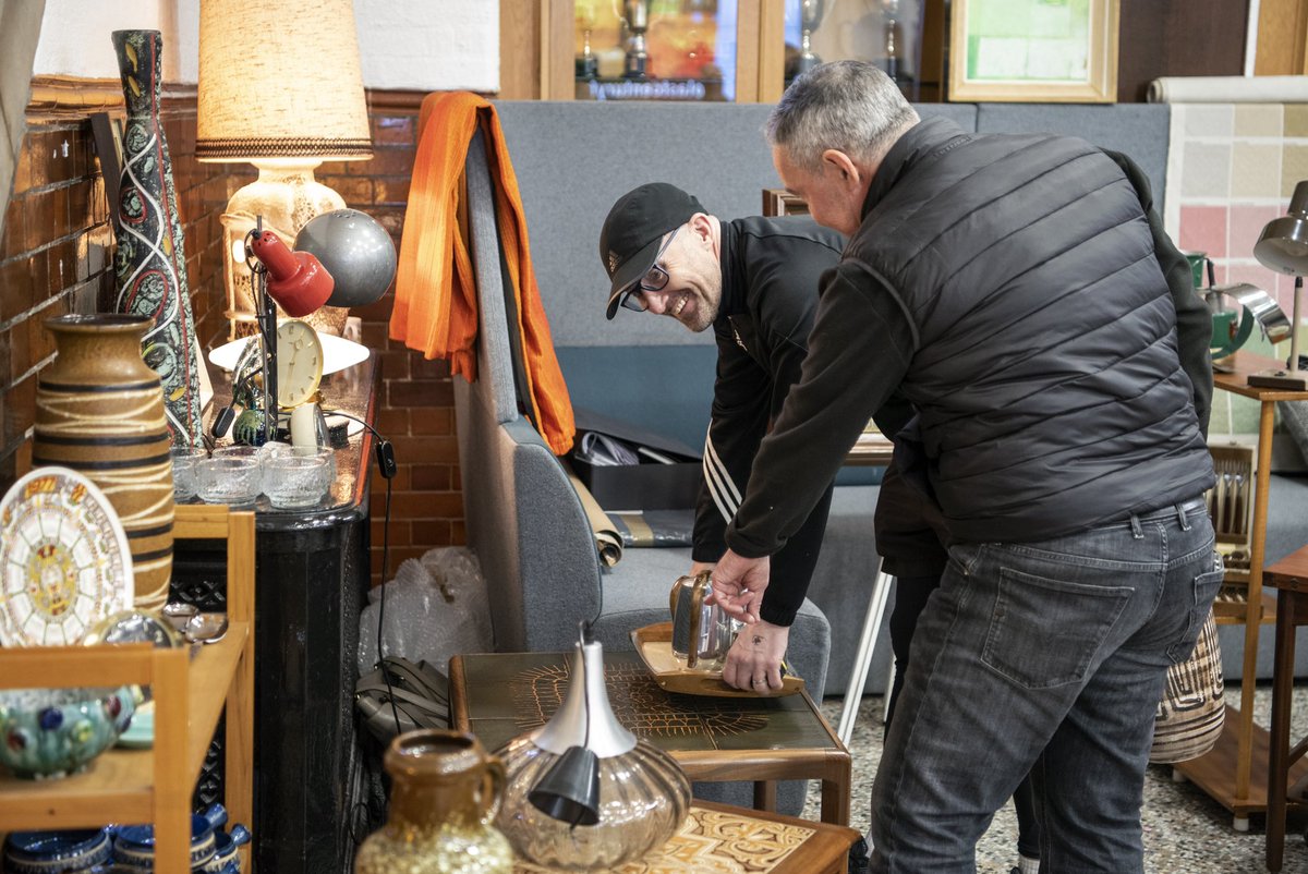 so_lastcentury's tweet photo. Things to Do this weekend -
So Last Century Vintage Fair, New Cross, as recommended by @TimeOutLondon 

Goldsmiths, University of London Sat 26 + Sun 27
11-4pm

Mid 20c furniture, lighting, ceramics, homeware, prints, fashion

Follow on Twitter for £2 entry

@lewishamledger https://t.co/beA9OzbPfp