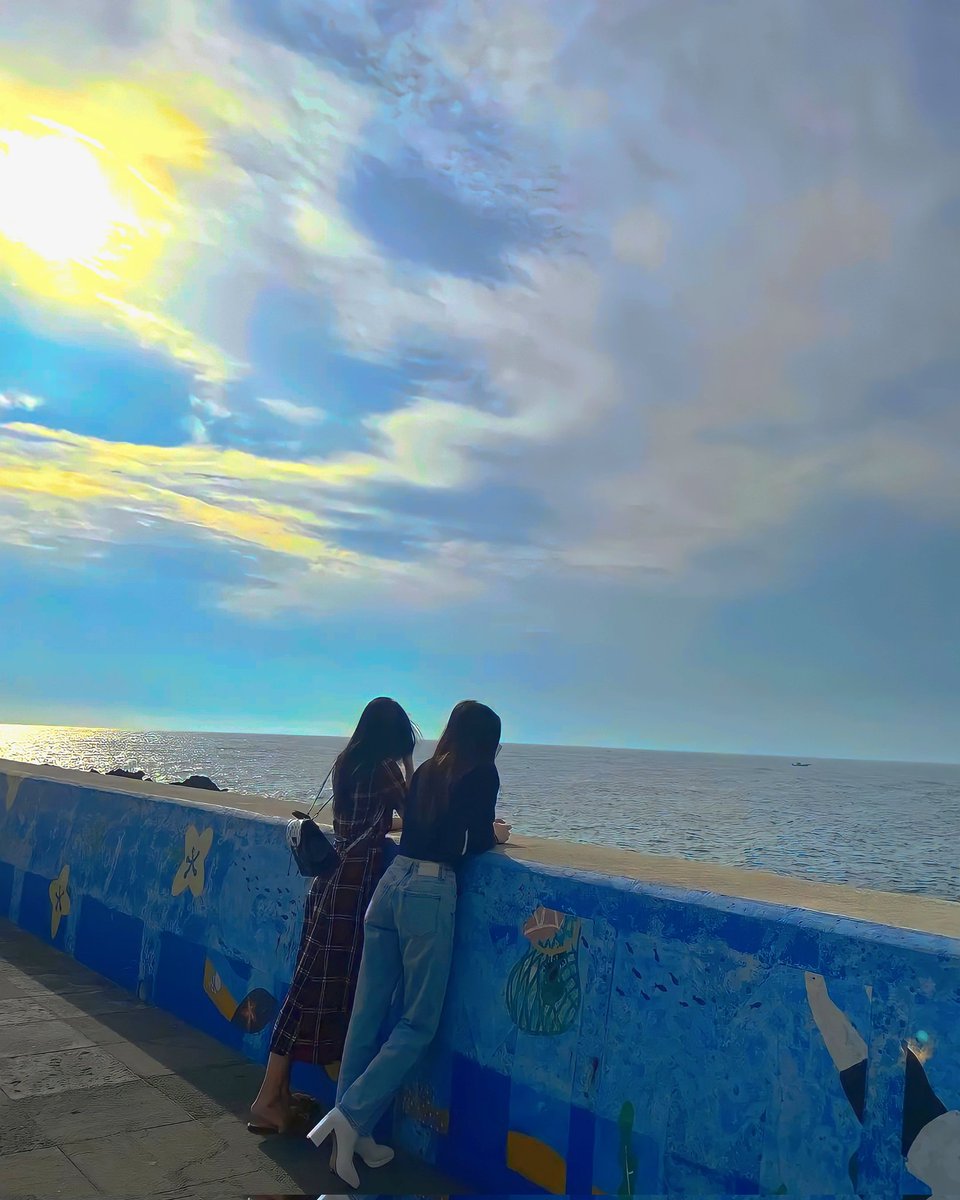 weekly_dahyun's tweet photo. This mihyun straight out of the movie 

#HappyMinaDay https://t.co/QJo4BwQLMF